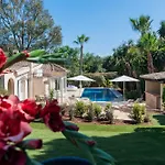 New Beachside Villa With Private Pool