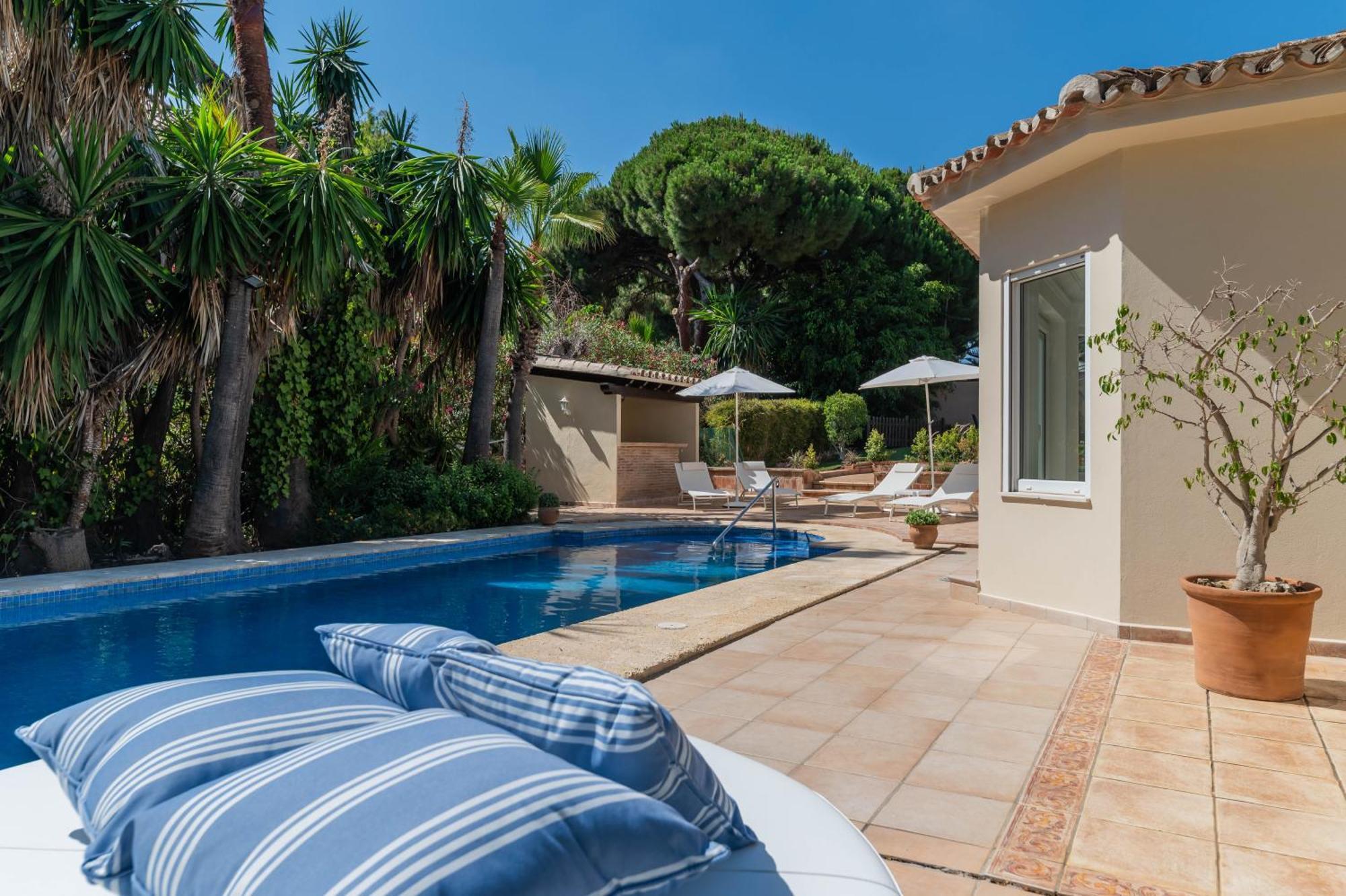 Villa New Beachside With Private Pool *