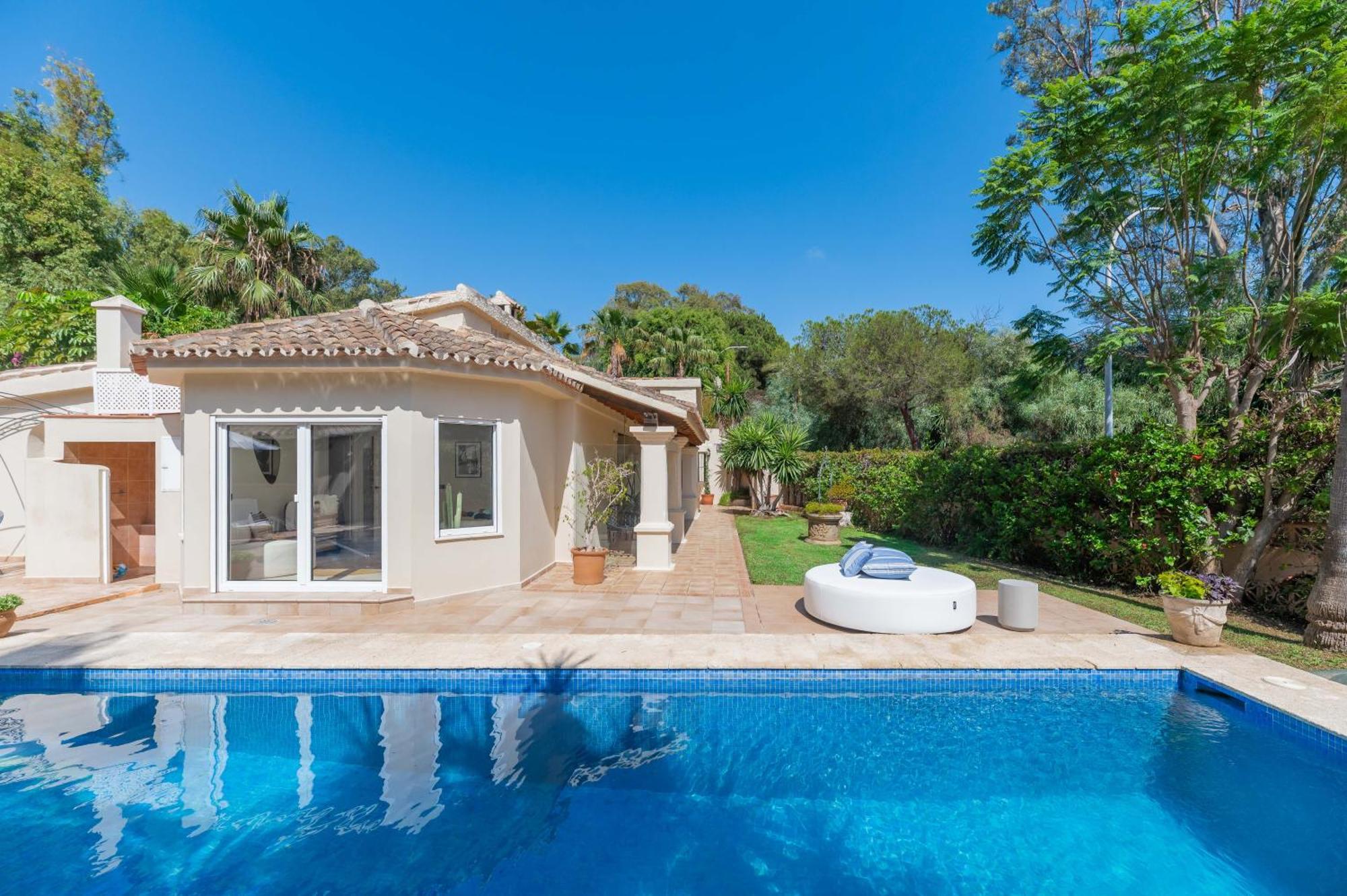 New Beachside With Private Pool *