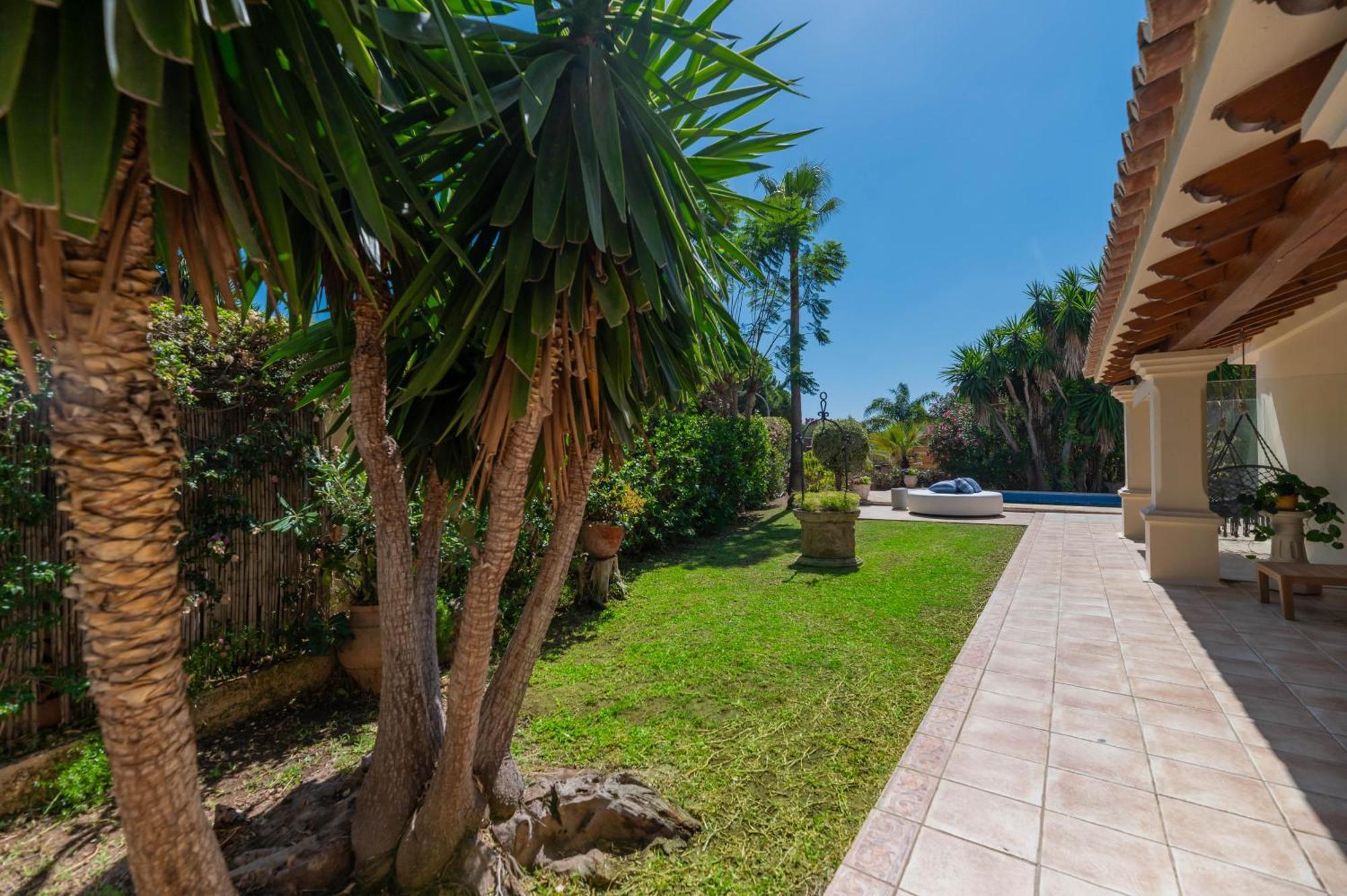 New Beachside With Private Pool Villa Marbella